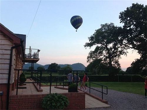 Big Bear Lodge Melverley 外观 照片
